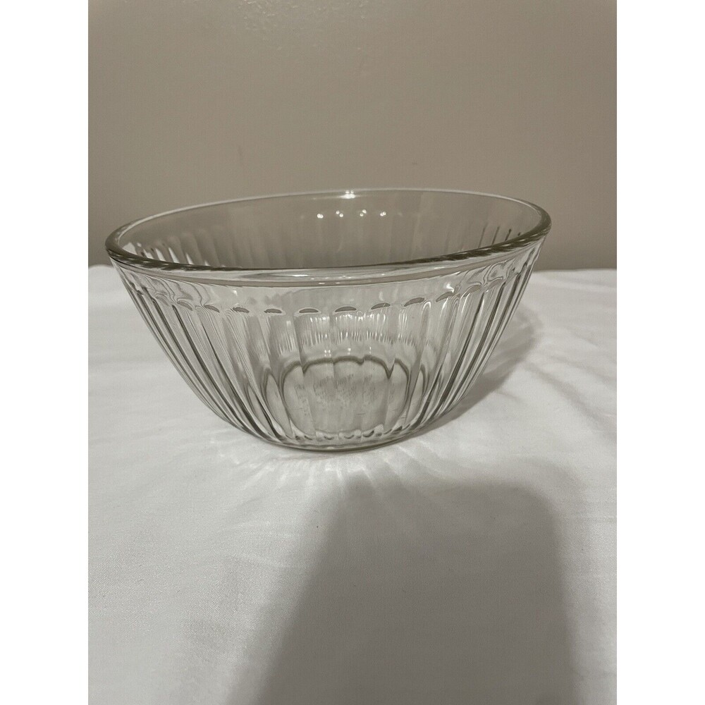 Pyrex 7402 Glass 6 cup Mixing Bowl - Clear